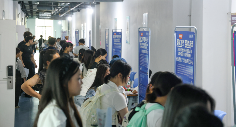 望城：就业服务进校园 暖心护航毕业季