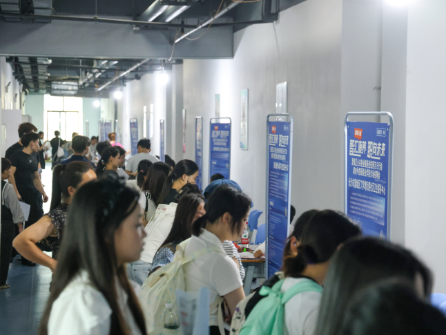 望城：就业服务进校园 暖心护航毕业季