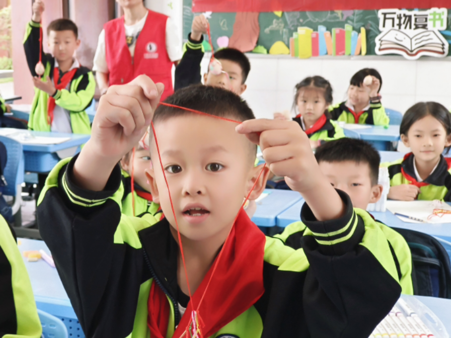 共读夏洛温情 彩绘端午童趣
