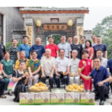 这家黄桃基地！来了几位“大咖”，现场“好戏”不断……