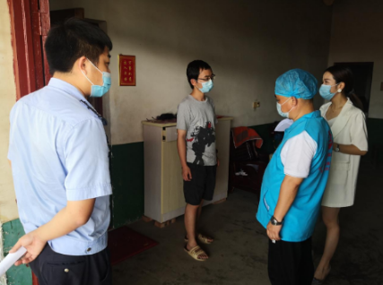 巾帼力量奋战防疫一线   力保疫情防控落实到“最后一米”