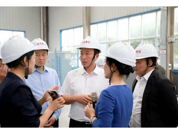 黄滔调研园区重点企业并检查安全生产工作