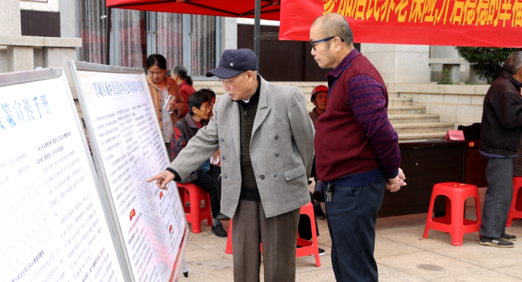 望城人社：全民参保再推进 服务群众“零距离”
