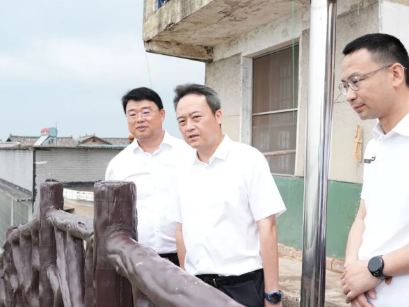 许凡以“四不两直”方式开展节前安全生产检查