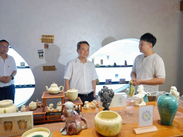 许凡调研铜官街道经济社会发展情况并督导农文旅融合发展工作