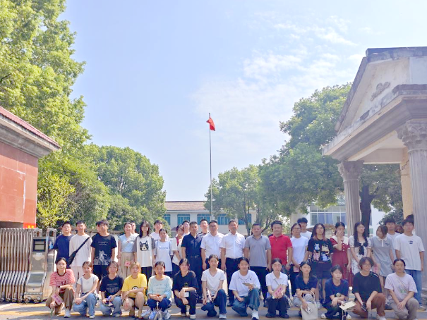 这份“开学礼”很暖心！万庾镇助学金护航学子求学路