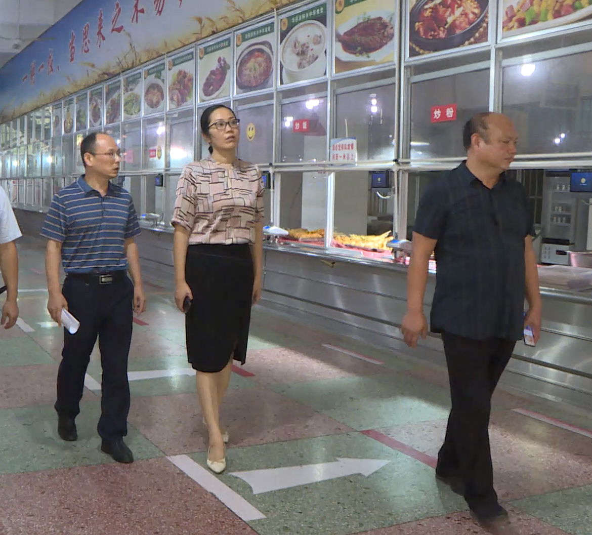 涂娟带队检查相关行业的安全生产工作__华容县站