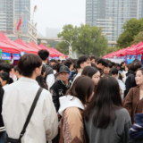 智汇华容·人才出彩|华容县组织11家重点企业进院校揽才
