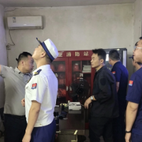 夜间突击巡查!华容多部门筑牢小区消防安全防线