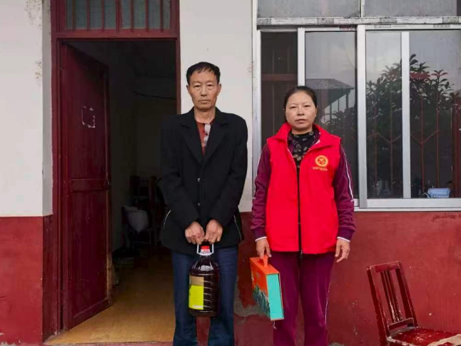 注滋口镇中秋慰问计生特殊家庭 暖心守护特殊群体