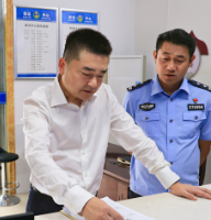 罗奇督导东山镇当前重点工作