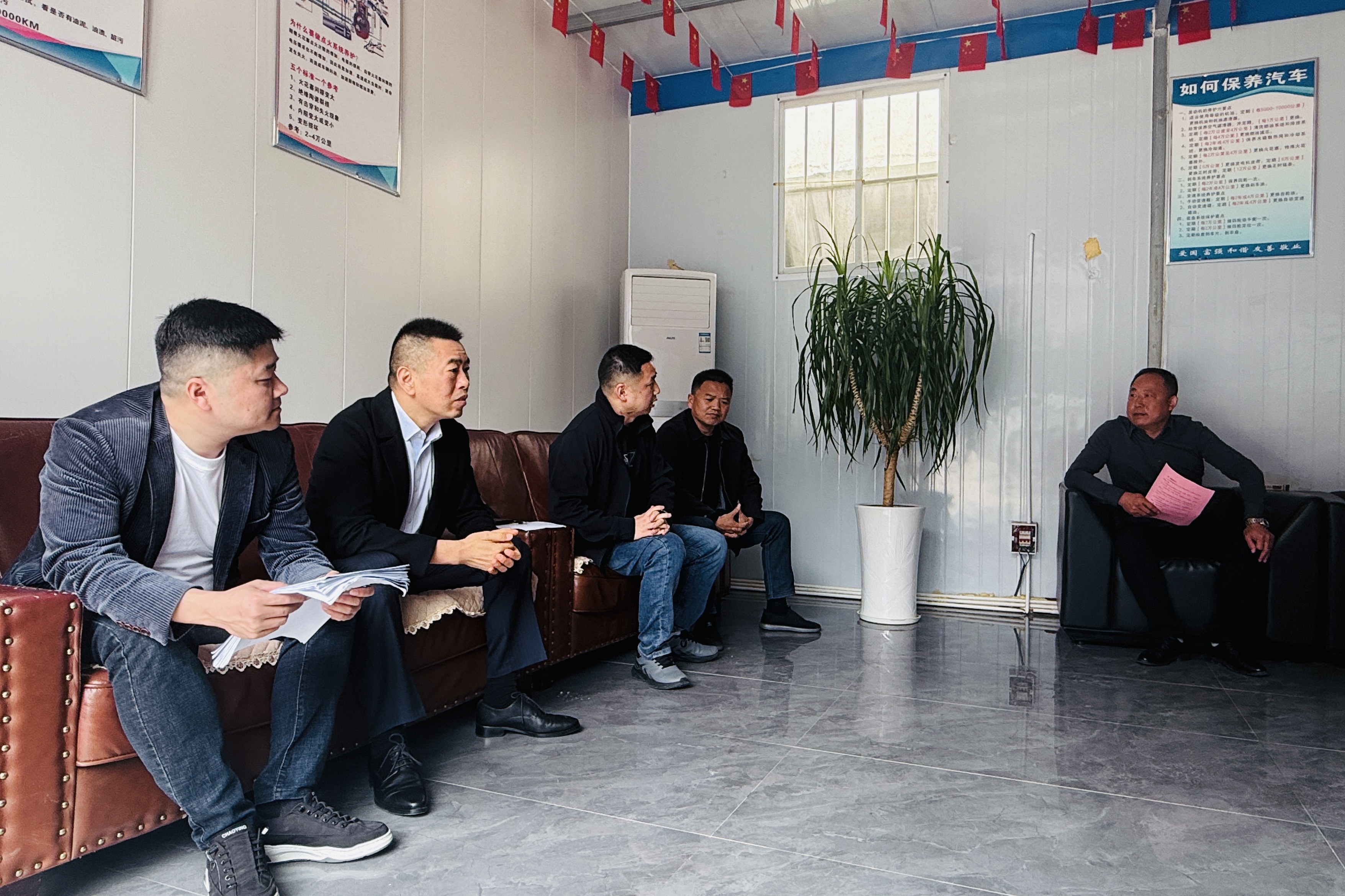 前往企业宣讲安全知识.jpg