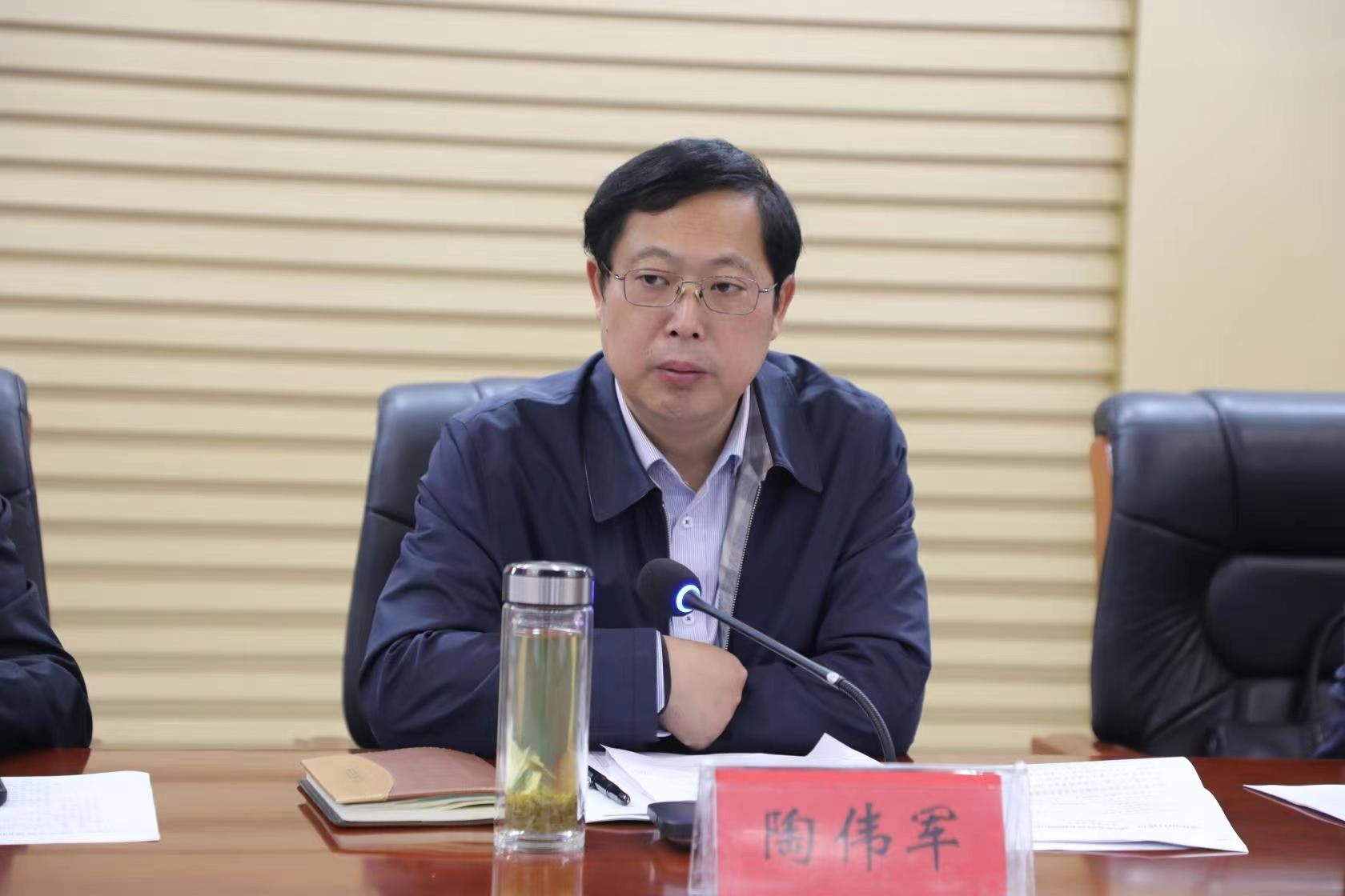 陶伟军主持召开自建房留地安置及问题楼盘推进工作调度会