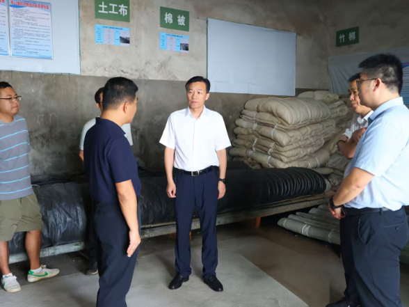 周鹏督导检查防汛救灾物资储备管理工作   