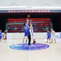 华容对阵南湖新区 以球会友尽显体育风采