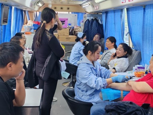 注滋口镇：挽袖续航生命 献血践行担当