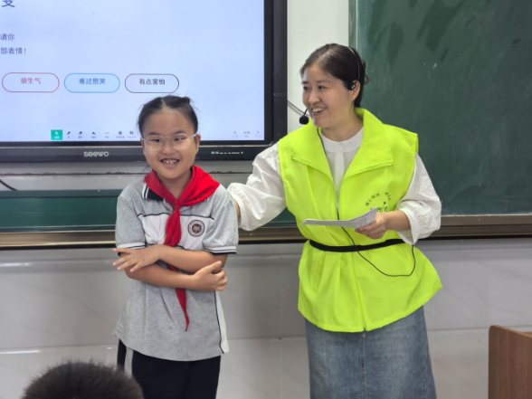 “拾光心屿”心理工作室成立！暖心心育护航学生成长