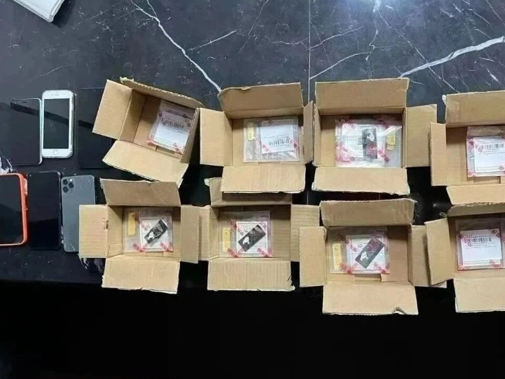 8个包裹，里面都是金条！