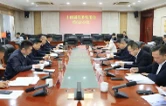 周鹏主持召开十四届县委常委会第8次会议