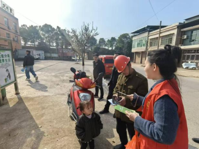 用心呵护祖国未来 插旗镇开展关爱未成年人及家庭教育宣传