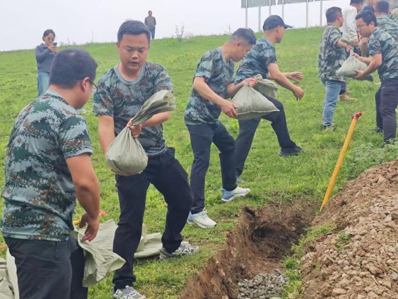 万庾镇召开2026年防汛工作会议暨防汛抢险业务知识培训会