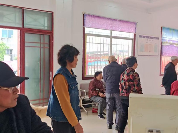插旗镇：暖心服务 护航群众养老权益