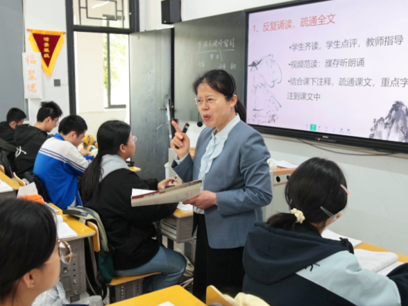 岳阳市先进工作者 | 高开红：以初心守讲台 以匠心促教改