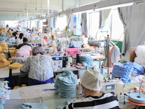 企业风采｜华容展强服饰：小童装闯大市场 年产值破亿