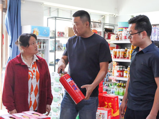 章华镇开展烟花爆竹“打非治违”专项检查