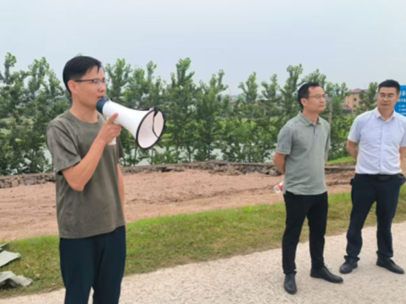 章华镇开展防汛抢险实战演练