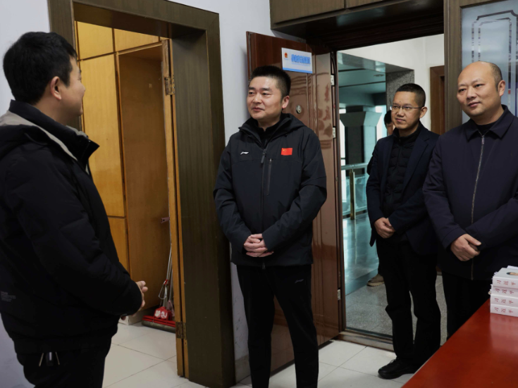 罗奇、陈飞看望慰问春节一线工作人员