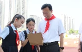 祝全县小朋友们节日快乐！周鹏“六一”率队看望慰问少年儿童