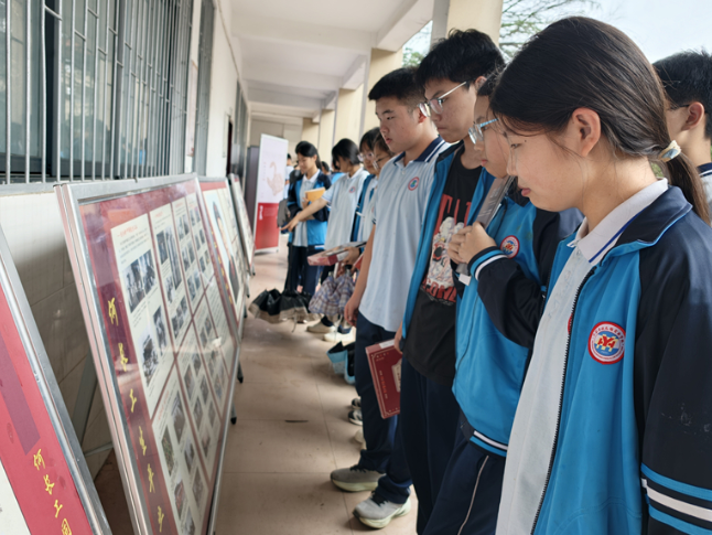 文博聚力传红脉 流动展览进校园——市、县文博单位联合巡展走进华容校园