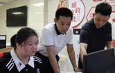 党旗在基层一线高高飘扬｜李浩：戎装换便装 初心在基层