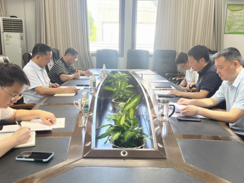 吴艳平调研县供销联社重点工作
