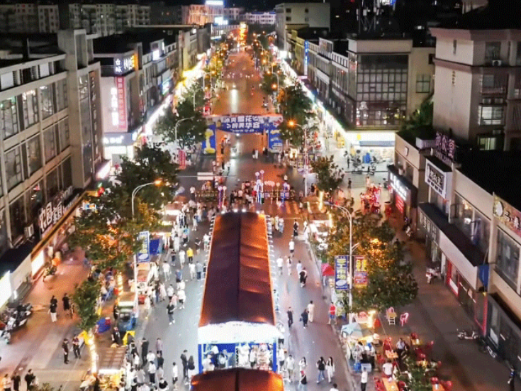 全麦蓝旋风 点燃华容夜！2026年夏季促消费活动持续升温