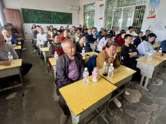 操军镇开展“向阳花行动”家庭教育讲座