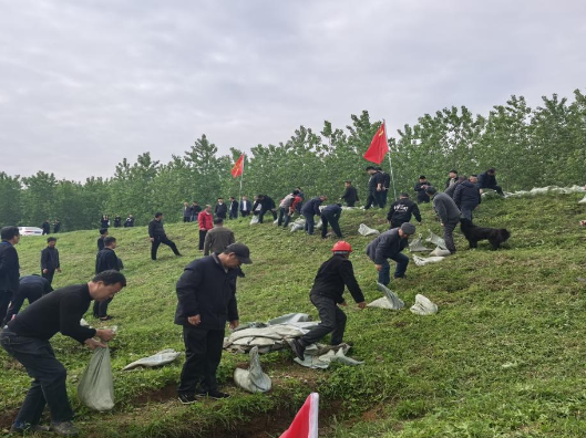 以练筑防！鲇鱼须镇开展防汛抢险实战演练