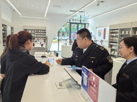 华容县市监局开展“经营主体年报服务月”活动
