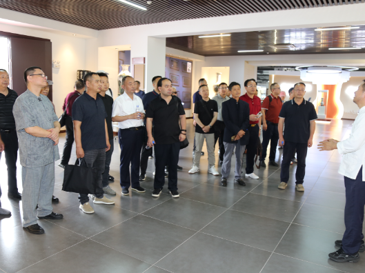 华容县楹联学会开展“遥青新画出，大雅入瓷来”主题研学活动