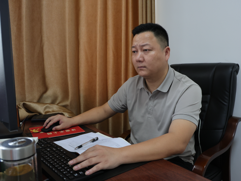 党旗在基层一线高高飘扬｜秦天：戎装褪去初心不改 扎根城管践履担当