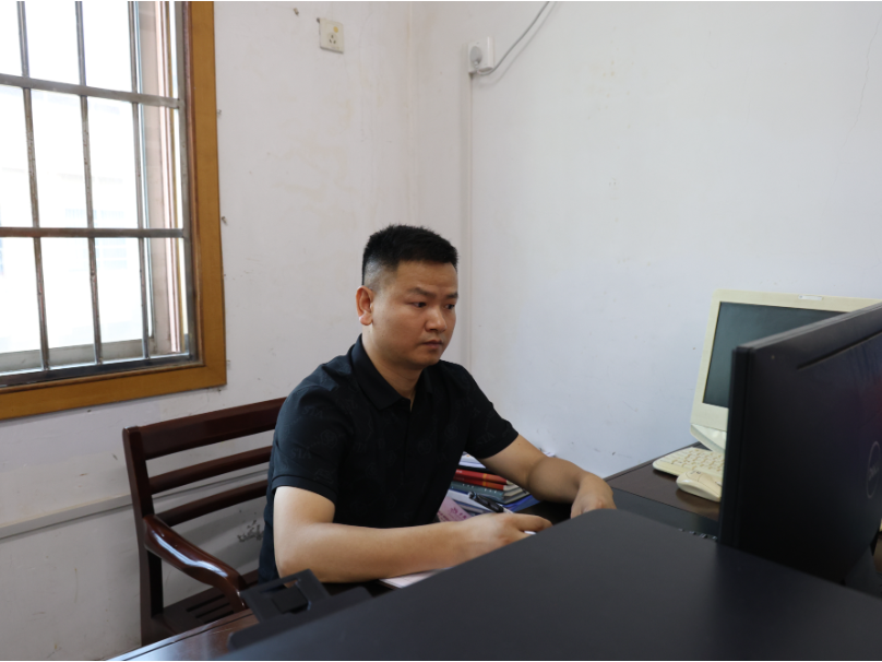 党旗在基层一线高高飘扬｜郝敬：深耕人事党务一线 实干担当民政先锋