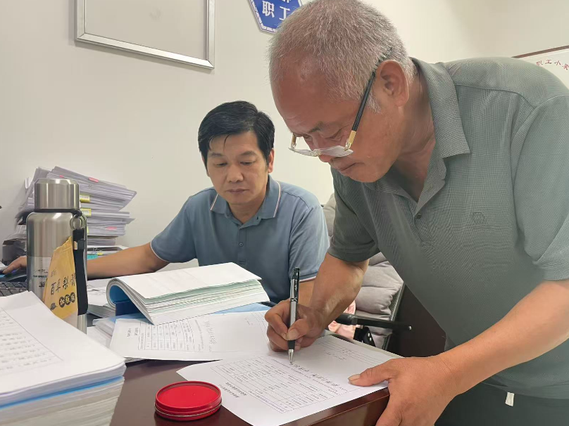 华容县18艘老旧渡船集中报废注销