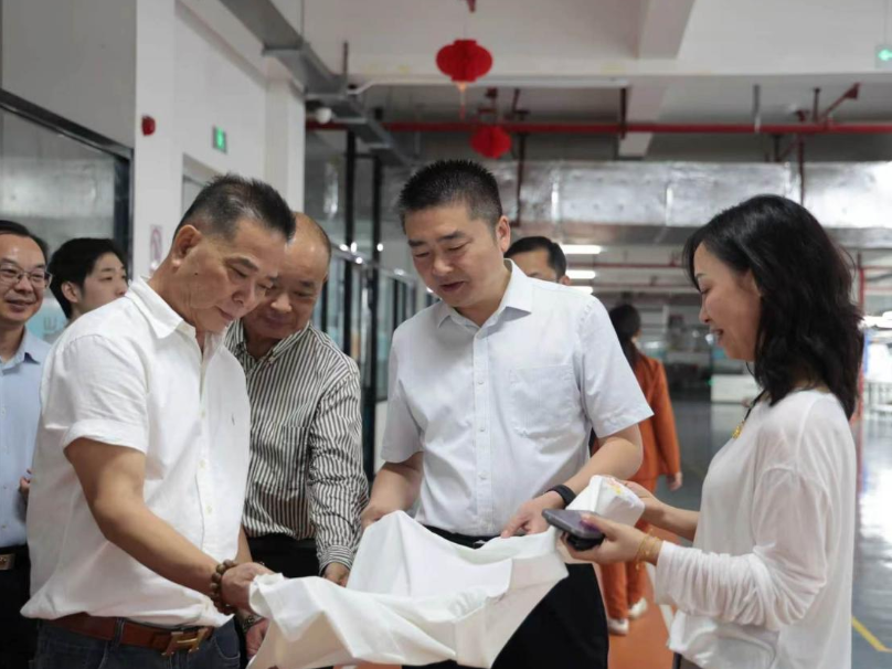 广东省汕头市锦順毛织工艺有限公司来华容考察调研