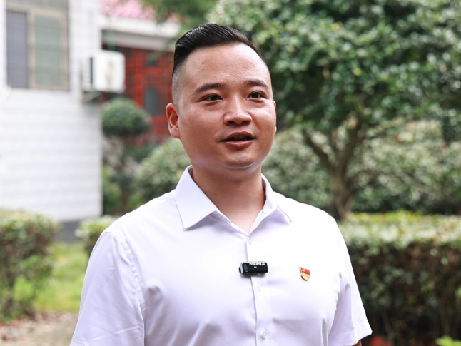 党旗在基层一线高高飘扬|谭弘毅：以“弘毅”之心，铸党建之魂，守红色阵地