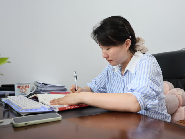党旗在基层一线高高飘扬|朱风：扎根基层守初心 实干笃行显担当