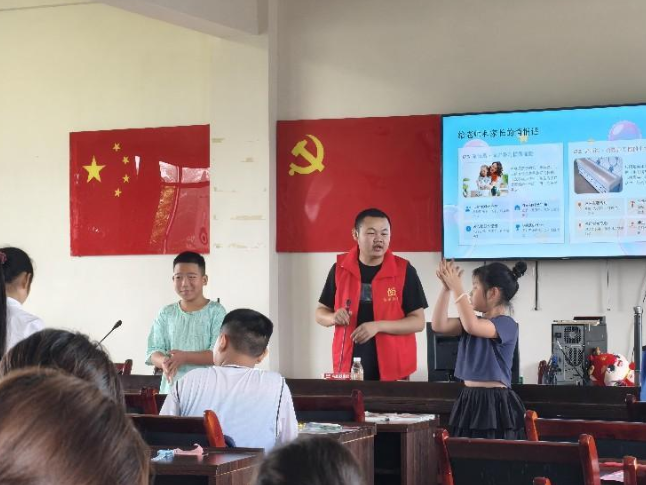 操军镇为辖区中小学生送上暑期卫生健康课