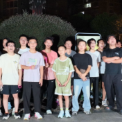华容县趣味夜跑活动赋能青年多彩夜间生活