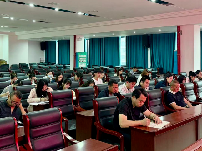 华容县章华学校开展2026年新进教师见面会暨培训会
