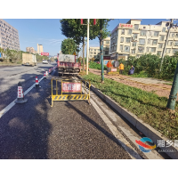 湘乡：市政维护管理处快速处置人行道护坡坍塌排隐患